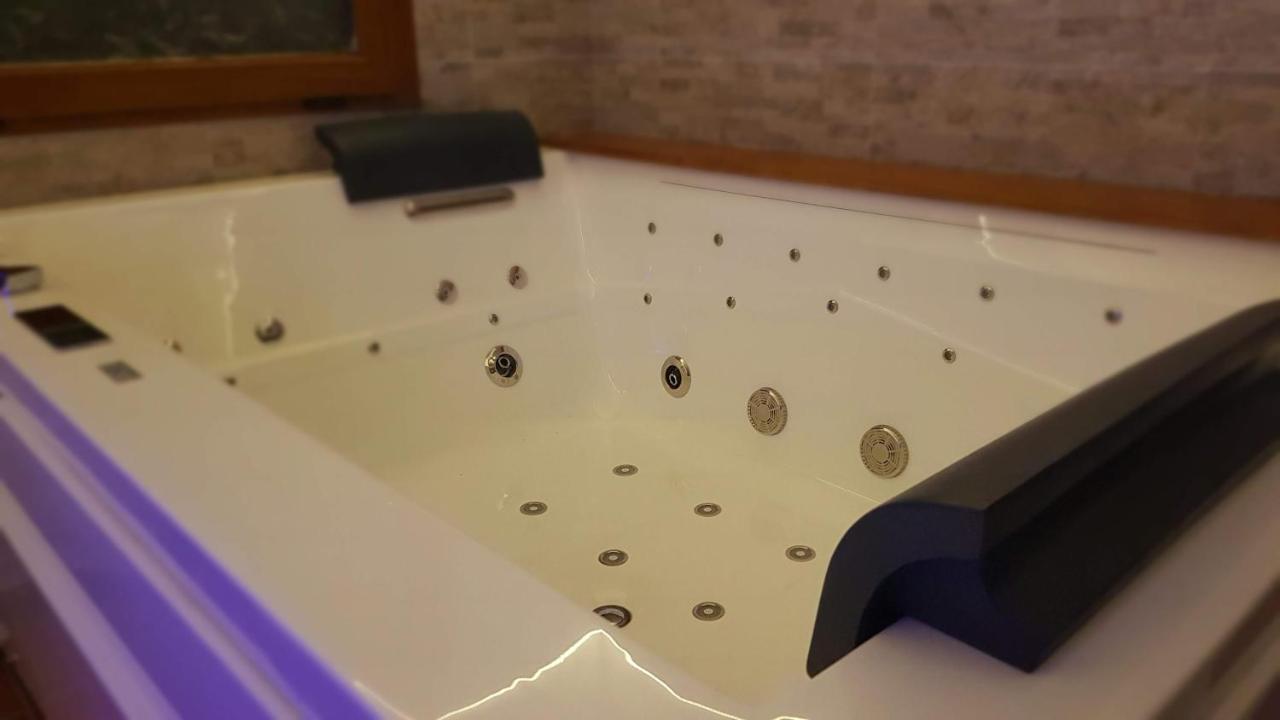Villa Camilla - Tiny - Exclusive Pool Лука Екстериор снимка